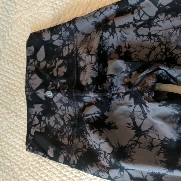 SOLD Lululemon full length yoga leggings - Picture 4 of 5